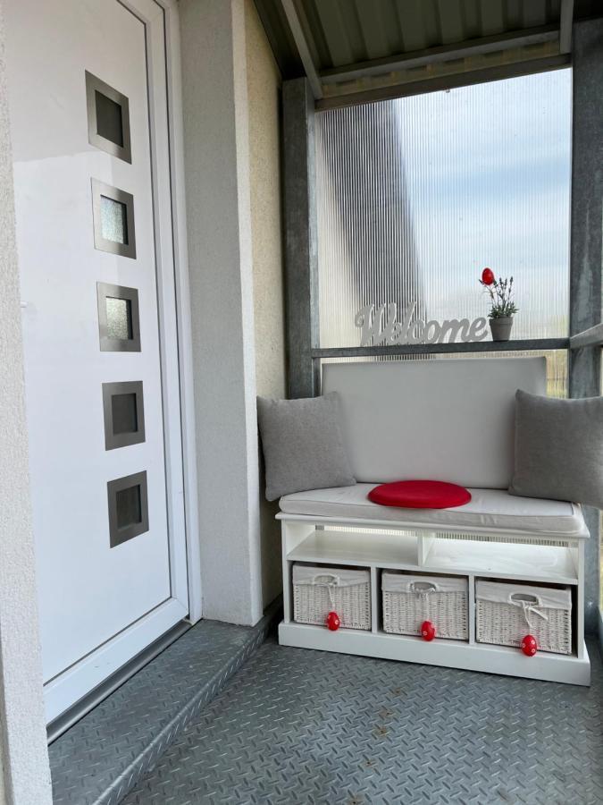 Villa Relax Komfortlak Gardony Ngoại thất bức ảnh