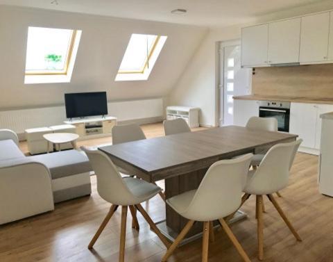 Villa Relax Komfortlak Gardony Ngoại thất bức ảnh